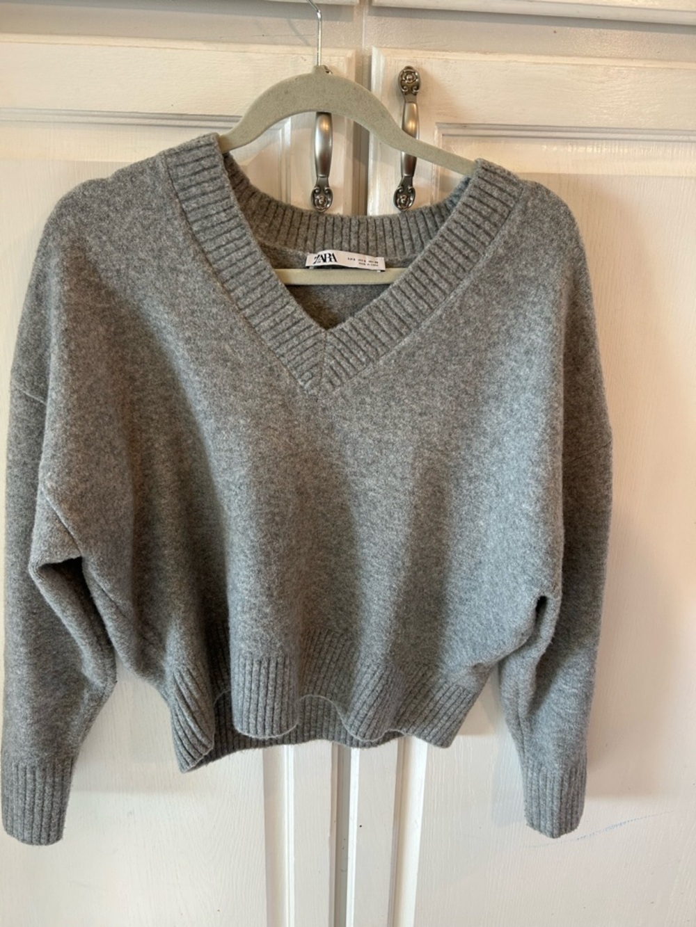 Zara Women's V-Neck Sweater in Heather Gray - Picture 4 of 6
